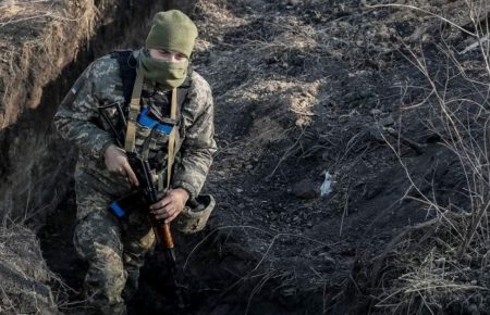 Доба на Донбасі: поранено трьох військових