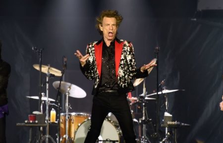 Уряд Чехії дозволив виїждждати закордон, The Rolling Stones випустили першу за 8 років пісню — головні новини ночі