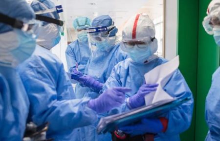 На коронавірус в Україні загалом захворів 1031 медпрацівник — МОЗ