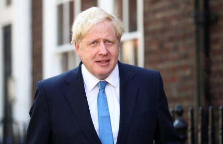 Премьер-министра Великобритании Джонсона госпитализировали из-за коронавируса