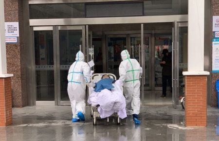 У Києві на коронавірус захворіли троє медиків