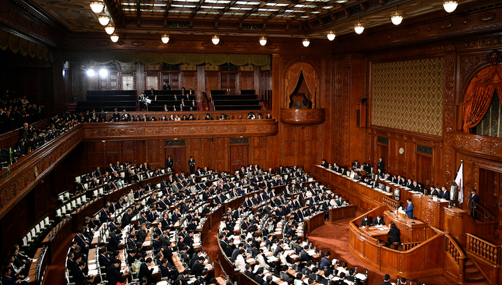 В Японии депутаты парламента на год сократят свои зарплаты в знак солидарности с гражданами страны