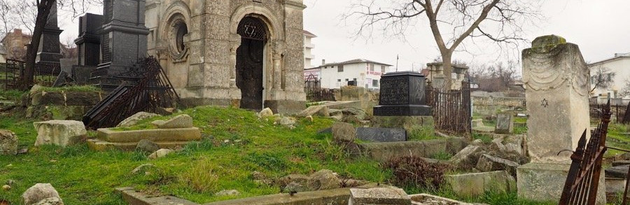 В окупованому Сімферополі тимчасово заборонили ходити на цвинтарі