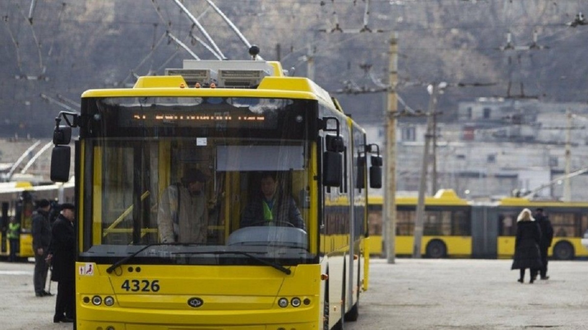 Кабмин увеличил разрешенное количество пассажиров в общественном транспорте