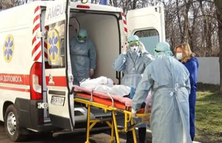 В размере девяти окладов: киевские врачи, которые работают с больными коронавирусом, получат доплаты