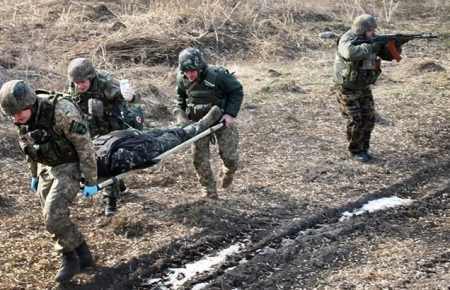 На Донбасі бойовики поранили чотирьох українських військових