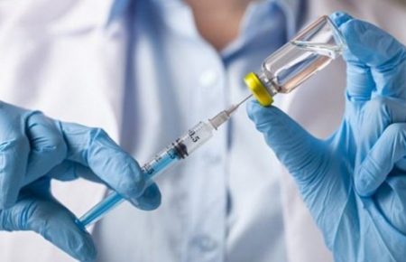 Зеленський пообіцяв мільйон доларів тим, хто винайде вакцину від COVID-19