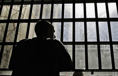 Влада має звільнити частину ув’язнених, щоб запобігти поширенню коронавірусу у тюрмах — правозахисники