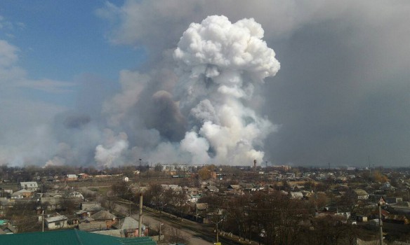 Атака с воздуха или подрывы на грунте: версии взрывов на самом мощном арсенале Украины