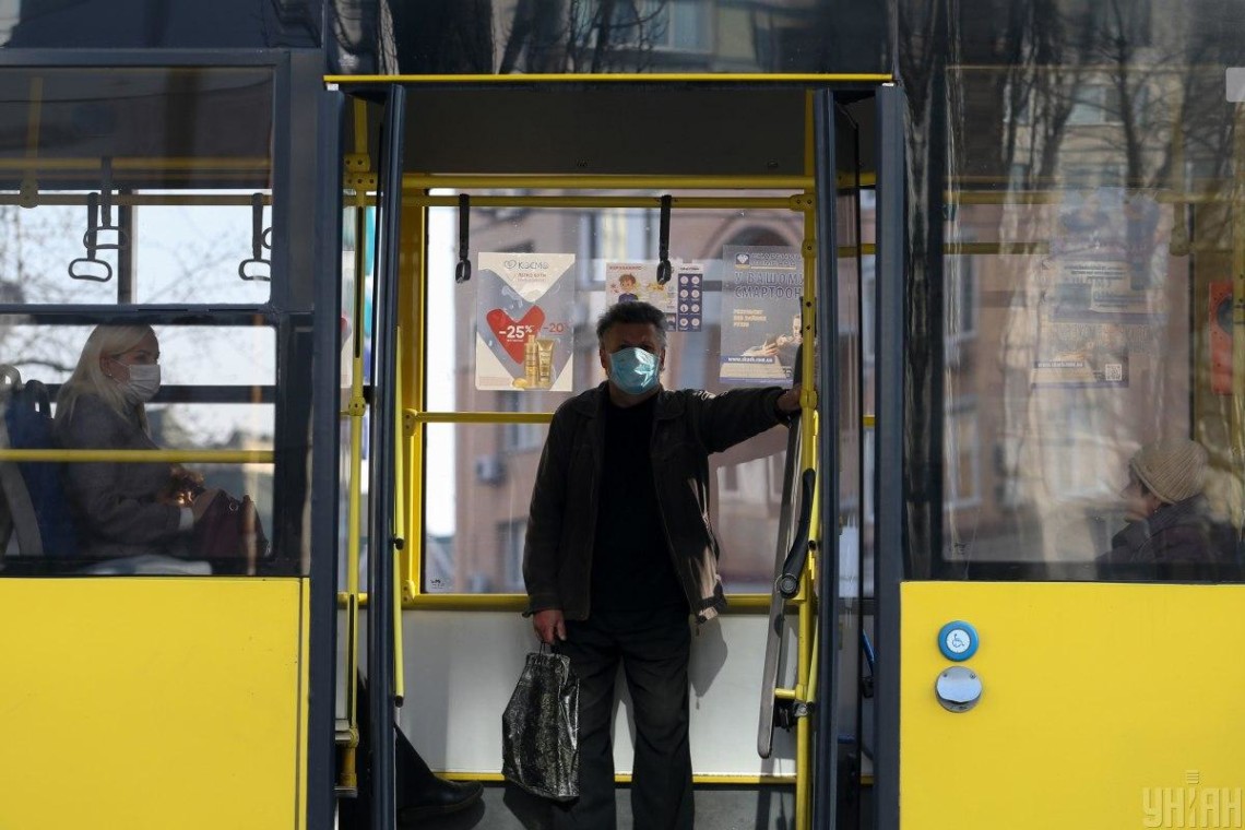 Регулярная дезинфекция и маски: Минздрав подготовил рекомендации по работе общественного транспорта