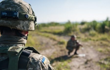 Доба на Донбасі: поранено двох українських військових