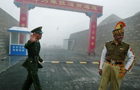 На кордоні Індії та Китаю сталась масова бійка між прикордонниками