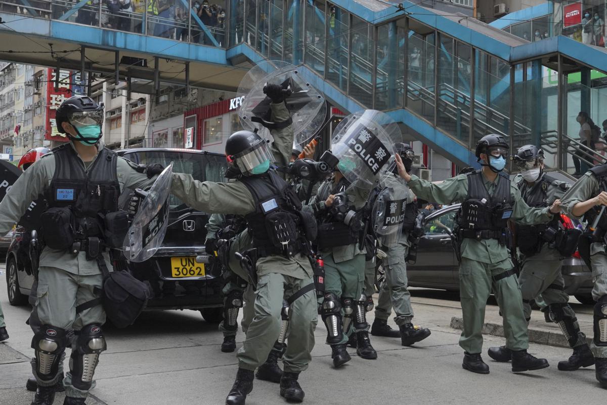 Протести у Гонконгу: поліція знову застосувала сльозогінний газ