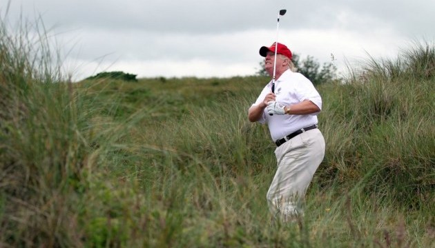 У США відкрили гольф-клуби Трампа попри пандемію
