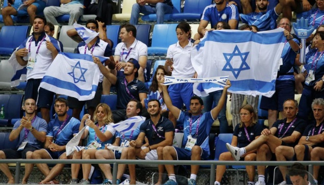 В Израиле восстанавливают футбольные матчи, а в Украине заработали уже около 500 рынков: подборка главных новостей о коронавирусе