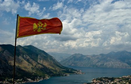 Чорногорія послаблює карантин з 4 травня