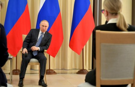 Росія вимагає від Bloomberg вибачень за матеріал про падіння рейтингу Путіна
