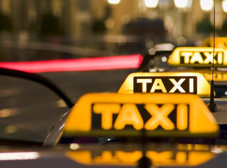Уряд дозволив таксистам їздити смугою громадського транспорту