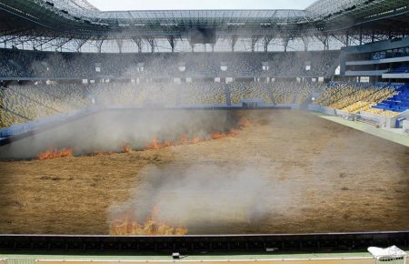 Київське Динамо «підпалило» траву на стадіоні, щоб приверну увагу до спалення сухостою