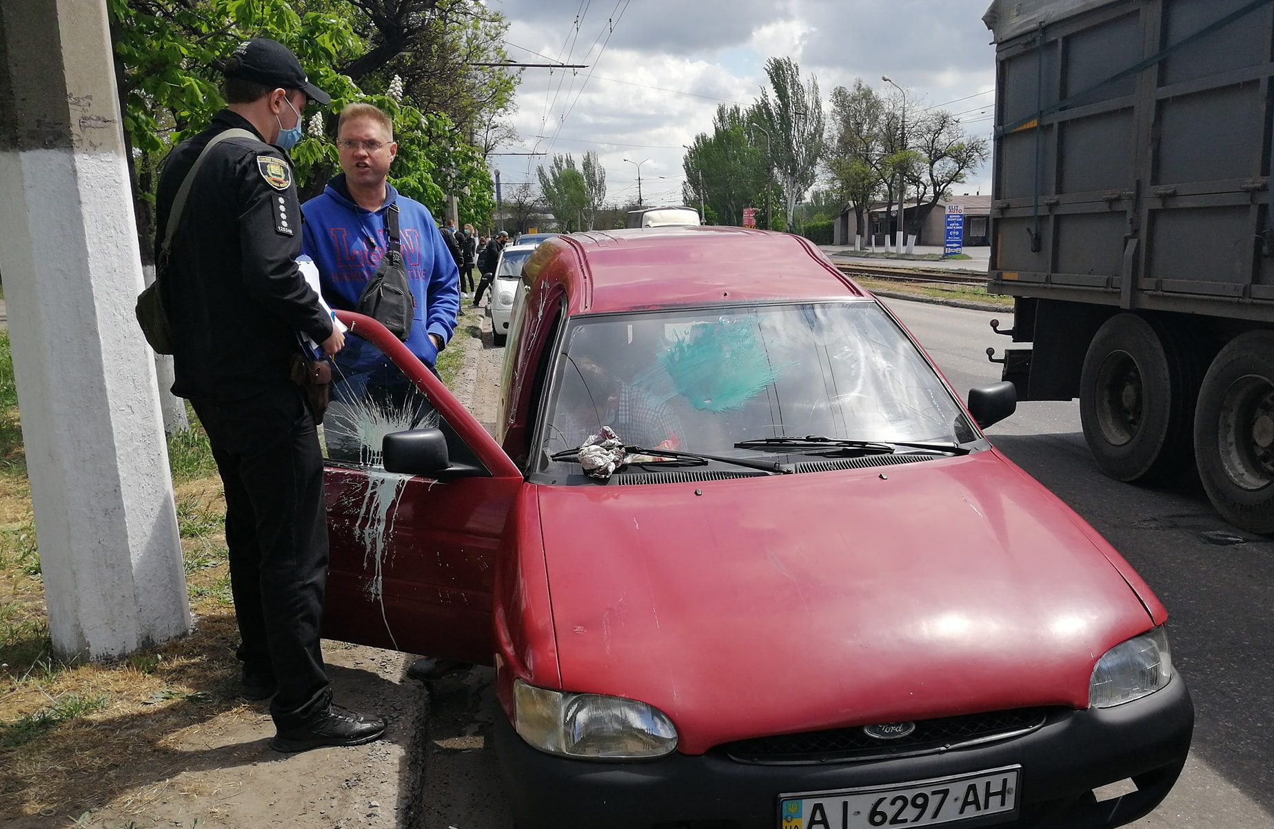 Поліція Маріуполя відкрила провадження за фактом нападу на автівки партії Анатолія Шарія