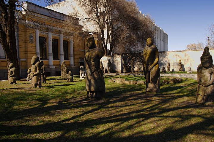 Чим музей імені Яворницького у Дніпрі важливий для цілої України і чому він занурився у судові тяганини?