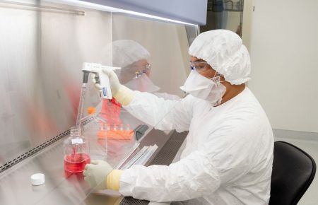 Fox News: вчені у Каліфорнії знайшли антитіло для блокування коронавірусу