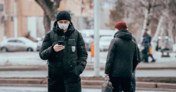 Як одна людина може заразити пів тисячі інших і як самому присудити штраф порушнику карантину: новини про COVID-19 Як одна людина може заразити пів тисячі інших і як самому присудити штраф порушнику карантину: новини про COVID-19