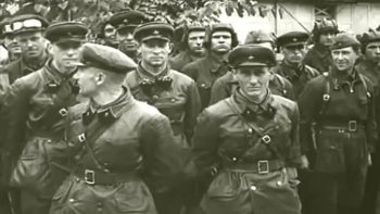 Існує фотохроніка, де радянські і німецькі солдати стоять в одному строю — історик Василь Павлов про спільний парад у Бересті
