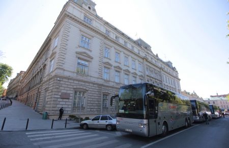 У Львові автобусні компанії протестували біля ОДА та вимагали поновлення міжнародних перевезень