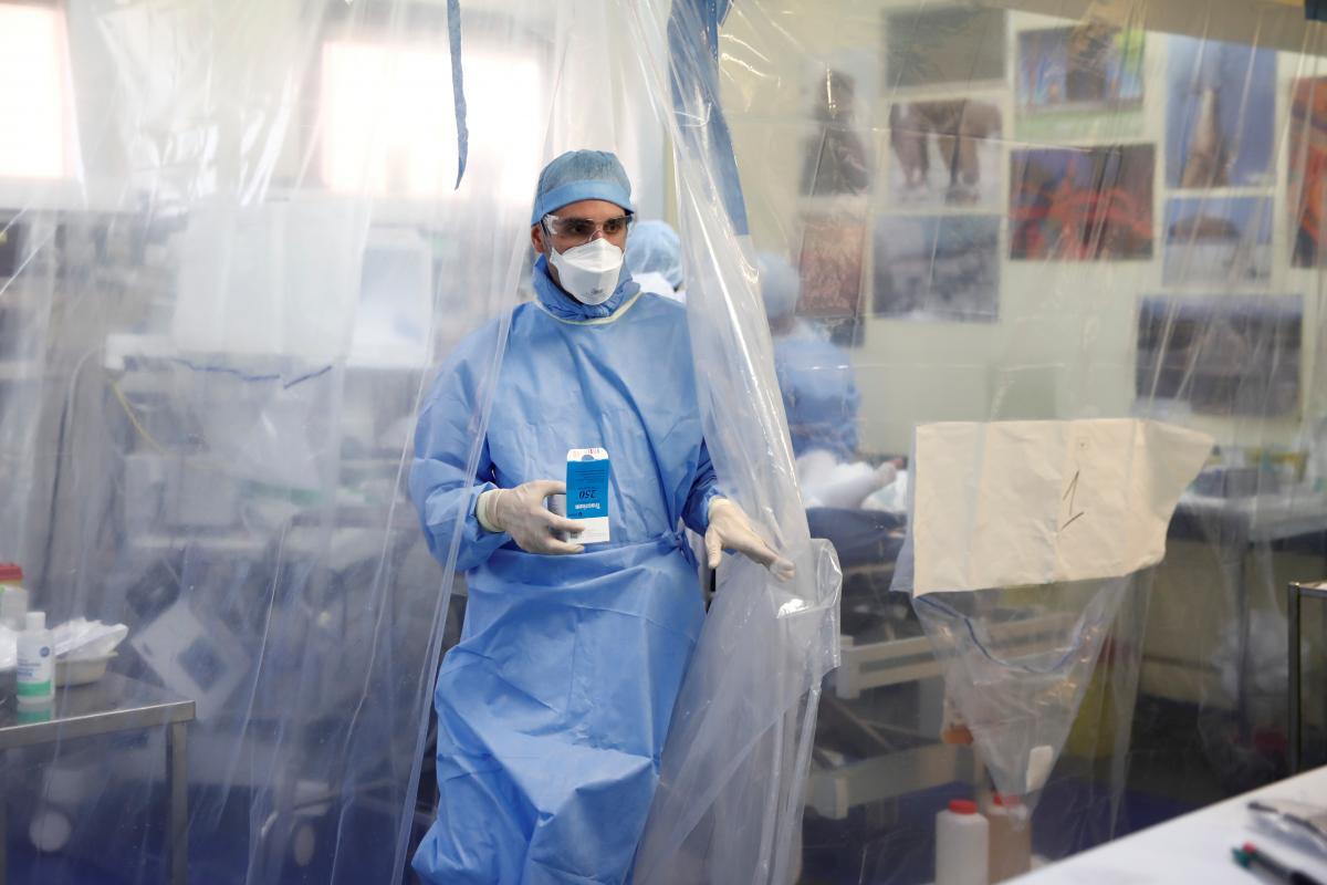 В Україні за добу діагностували понад 12 тисяч випадків коронавірусу