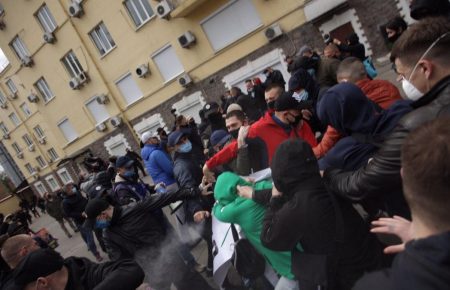 Нацкорпус провів акцію під офісом Медведчука, кількох активістів затримали