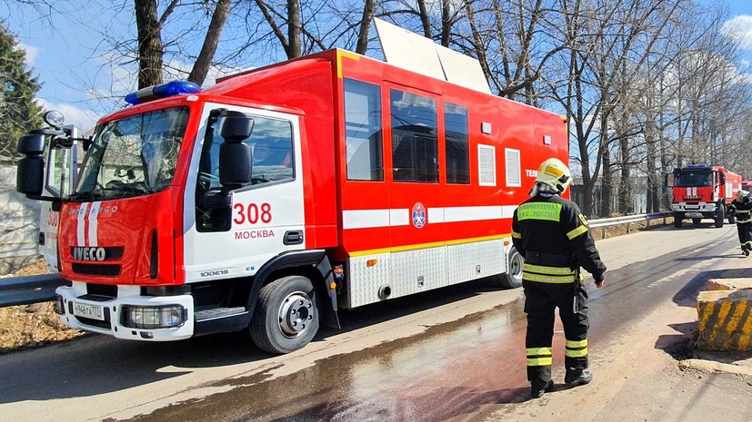 На півночі Москви горить лікарня, пацієнтів евакуюють, є загиблий — росЗМІ (відео)