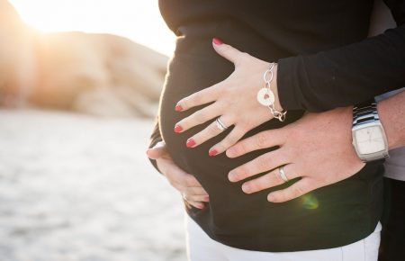 Беременность и роды: истории трех женщин комментируют специалисты