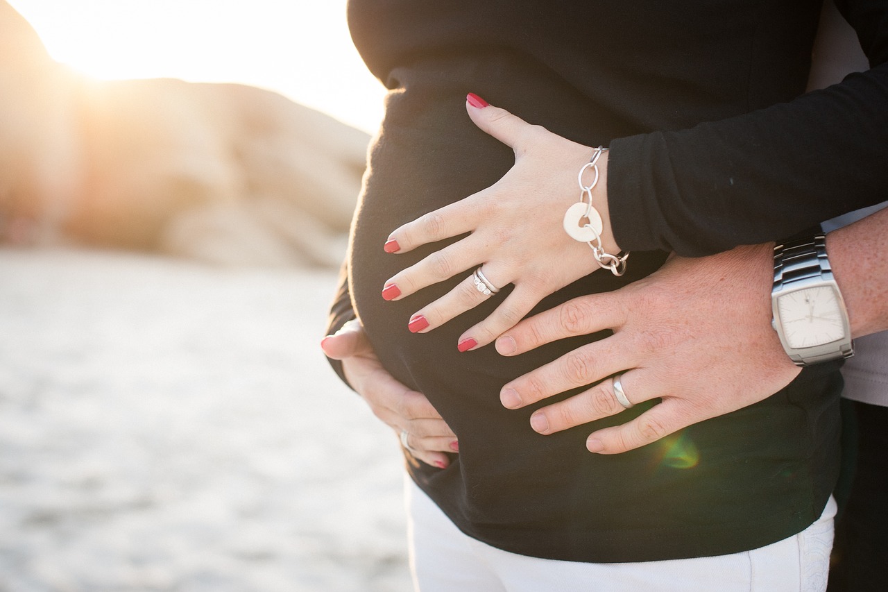 Беременность и роды: истории трех женщин комментируют специалисты
