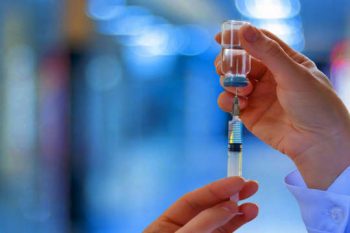 Вакцини від коронавірусу та шведська модель боротьби з COVID-19: новини світу про пандемію