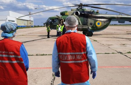 Поліцейських, поранених в результаті підриву міни на Луганщині, вертольотом переправили до Дніпра