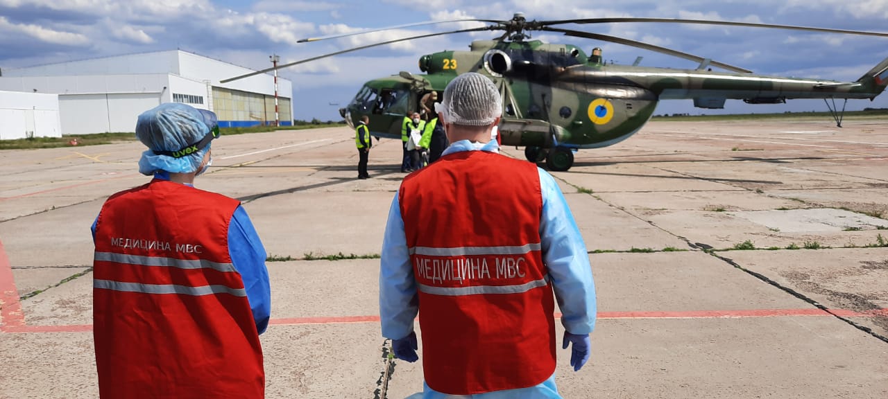 Поліцейських, поранених в результаті підриву міни на Луганщині, вертольотом переправили до Дніпра
