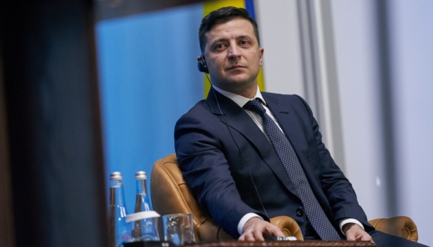 Зеленский утвердил состав украинской делегации для переговоров в Минске по Донбассу