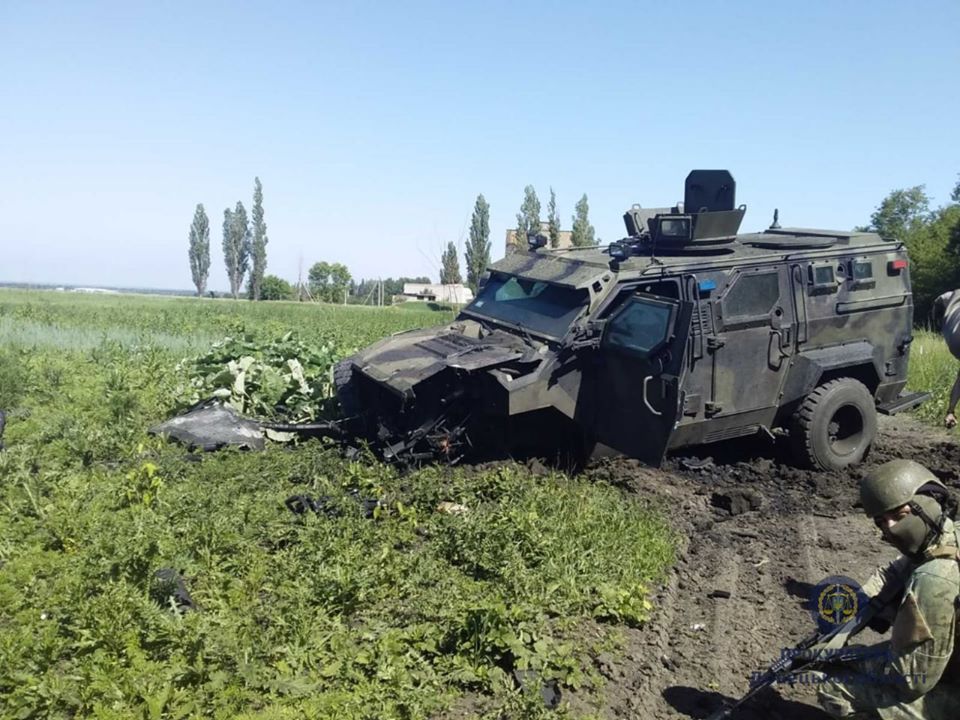 У Авдіївці підірвався автомобіль ЗСУ, поранені 10 військових