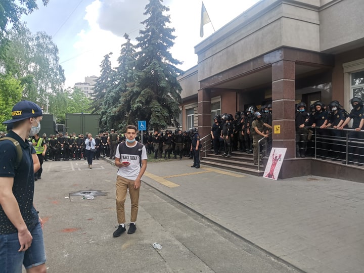 Дело Стерненко: под судом произошли столкновения, есть задержанные