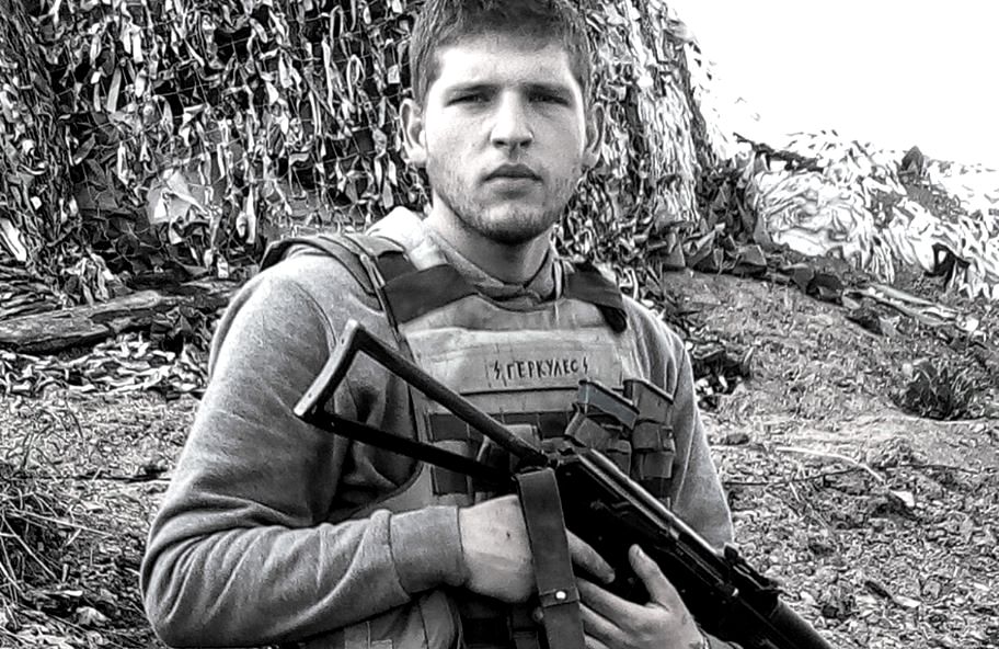 На Донбассе от пули снайпера боевиков погиб 22-летний старший солдат Богдан Коваленко