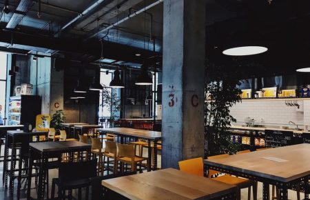 МОЗ опублікував нові правила роботи кафе і ресторанів: що заборонено