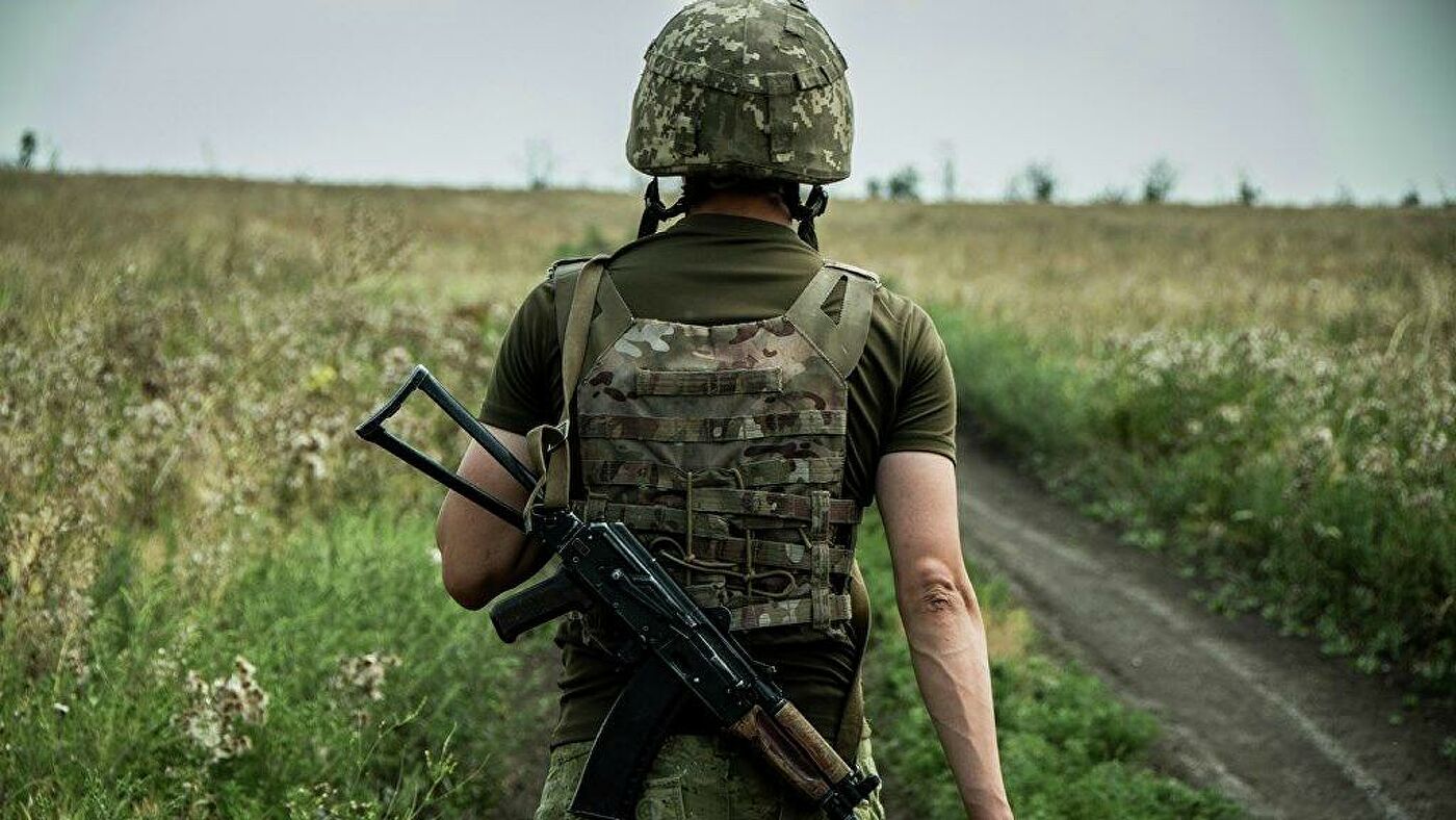 На Донбасі внаслідок обстрілів загинув український військовий, ще двоє — поранені