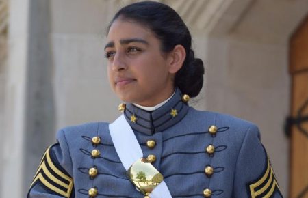 Лейтенантка Анмол Наранг стала першим сикхом, яка закінчила військову академію в США