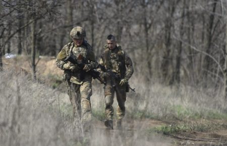Бойовики 5 разів порушили «тишу» на Донбасі, поранений один український боєць