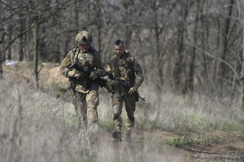 Бойовики 5 разів порушили «тишу» на Донбасі, поранений один український боєць