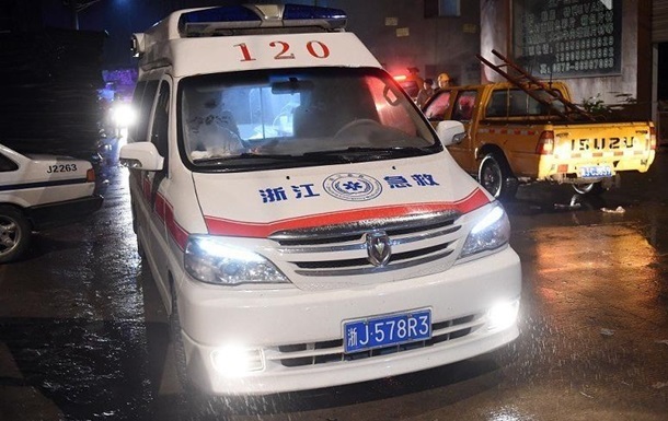 В Китае мужчина с ножом напал на школьников, более 40 человек пострадали