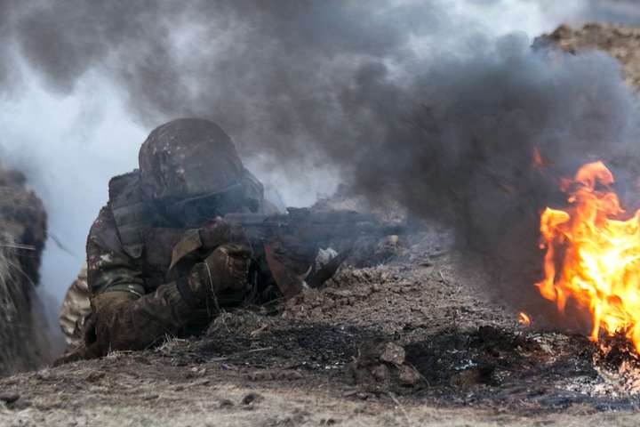 Бойовики вели обстріли біля Опитного та Мар'їнки, двоє українських військових поранені