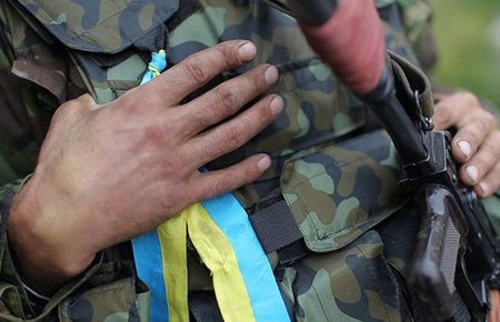 Від початку доби бойовики на Донбасі поранили двох українських бійців