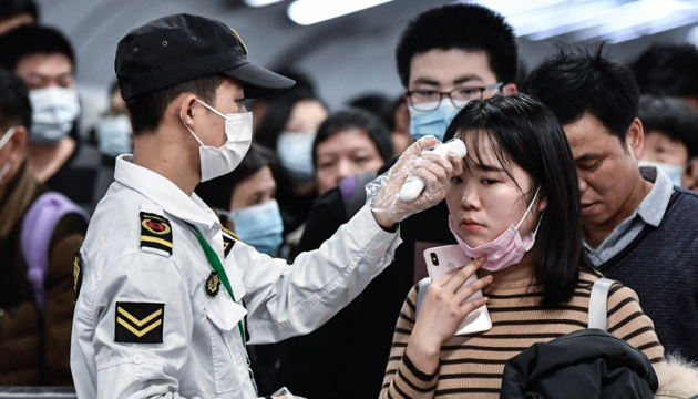 У Пекіні почали масово тестувати людей на коронавірус